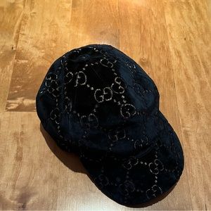 Gucci velvet navy baseball cap size M worn ones